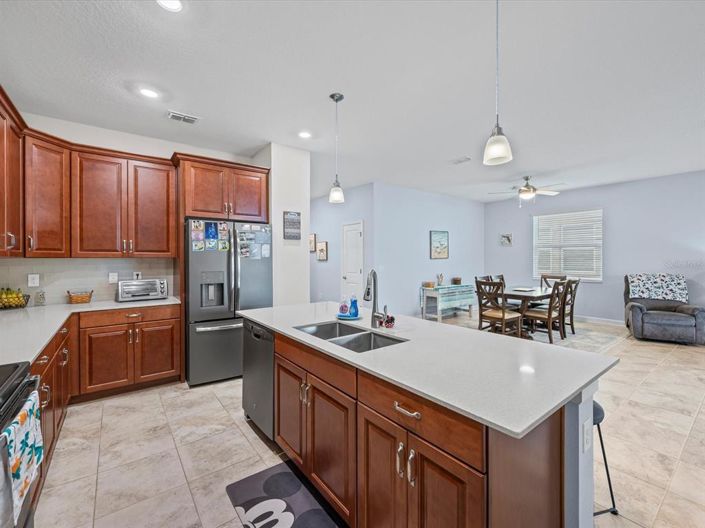 Image No.4-4 Bed Property for sale