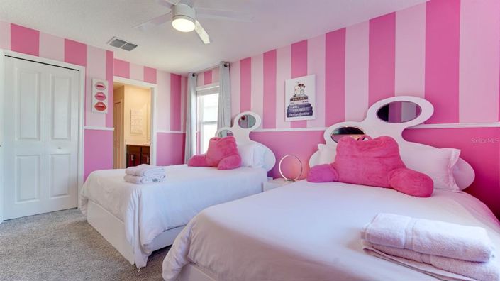 Image No.33-7 Bed Property for sale