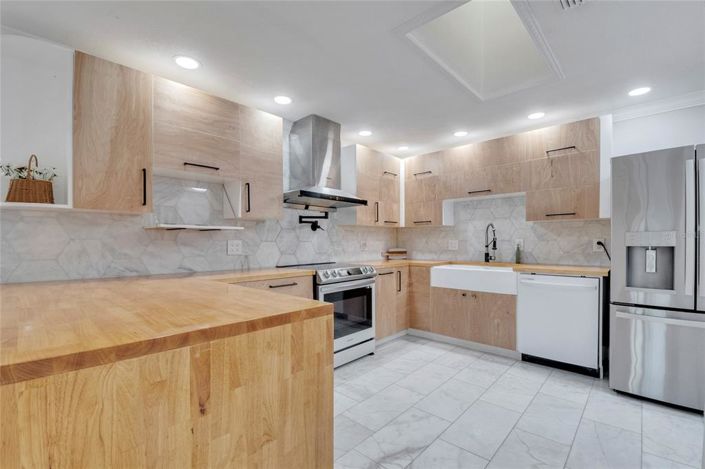 Image No.15-4 Bed Property for sale