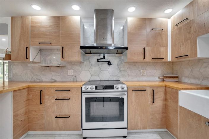 Image No.16-4 Bed Property for sale