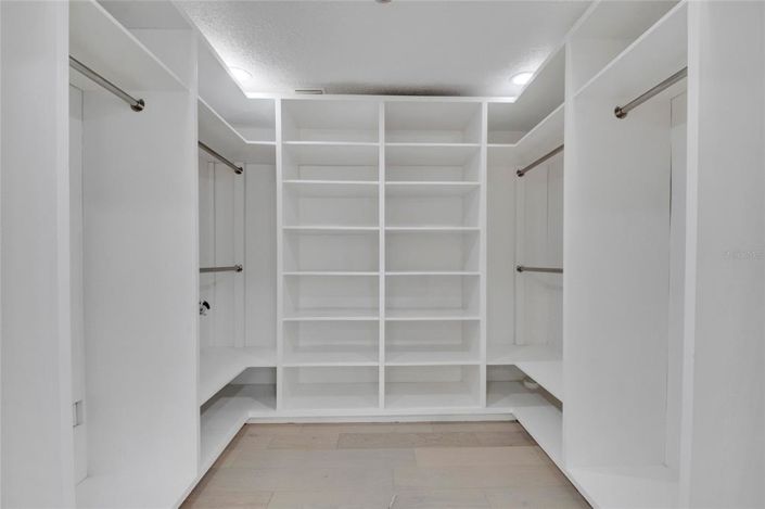 Image No.30-4 Bed Property for sale