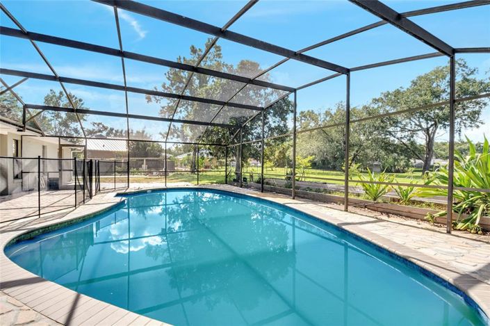 Image No.4-4 Bed Property for sale