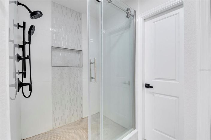 Image No.45-4 Bed Property for sale