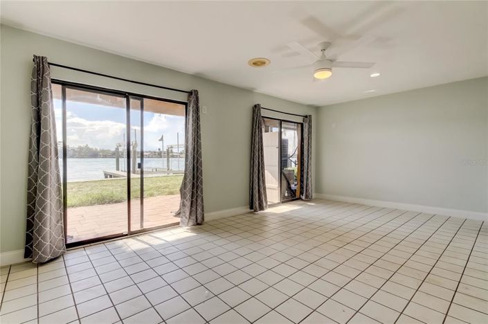 Image No.38-Maison de ville de 2 chambres à vendre à Treasure Island