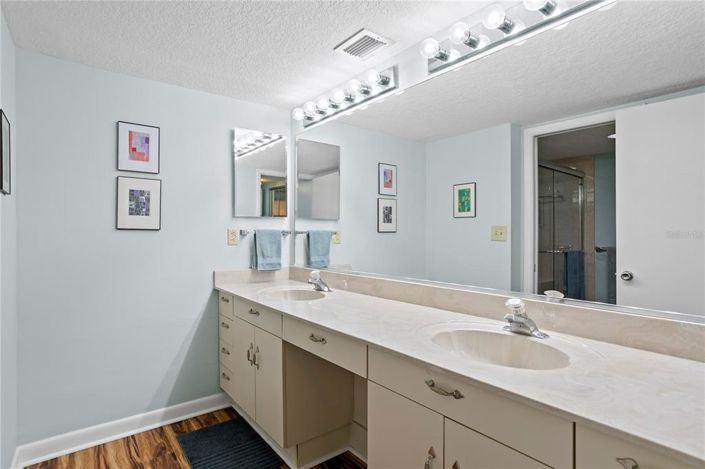 Image No.18-2 Bed Property for sale