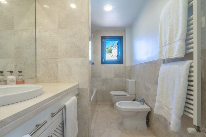 Image No.25-5 Bed Villa / Detached for sale