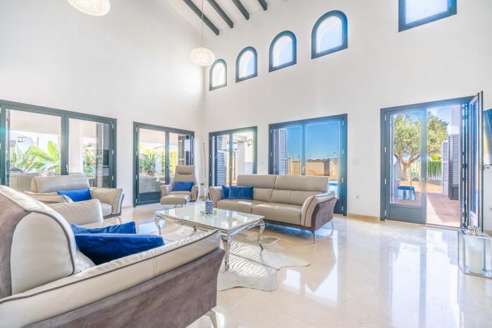 Image No.35-5 Bed Villa / Detached for sale