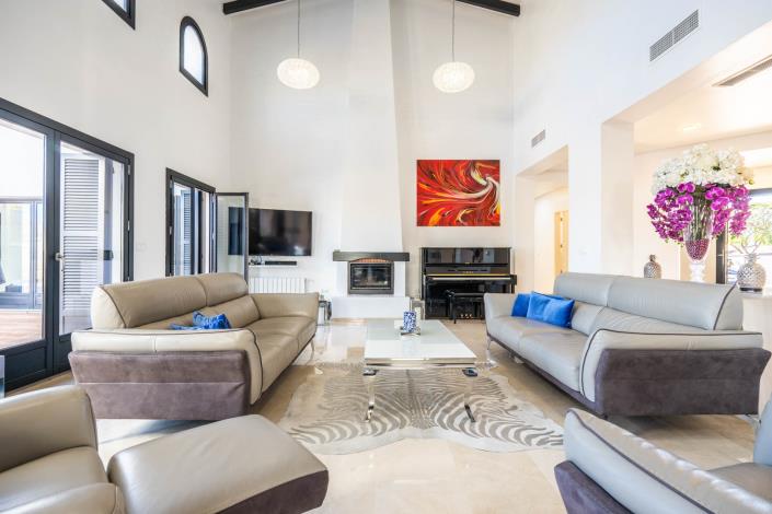 Image No.37-5 Bed Villa / Detached for sale