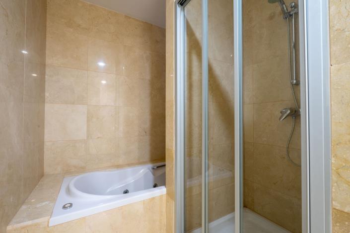 Image No.41-5 Bed Villa / Detached for sale