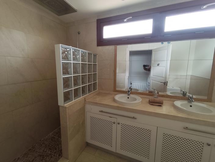 Image No.10-4 Bed Villa / Detached for sale