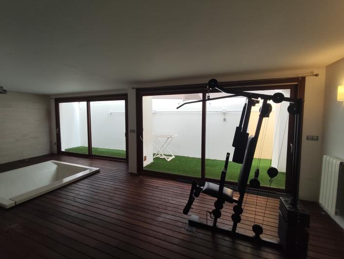 Image No.28-4 Bed Villa / Detached for sale