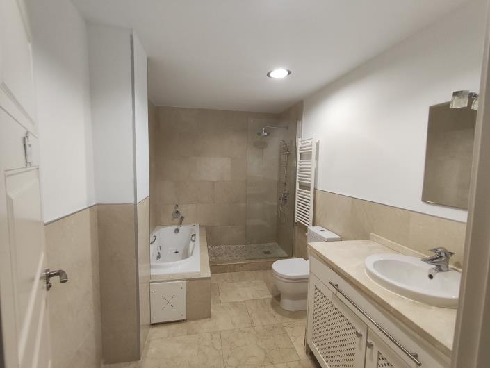 Image No.29-4 Bed Villa / Detached for sale