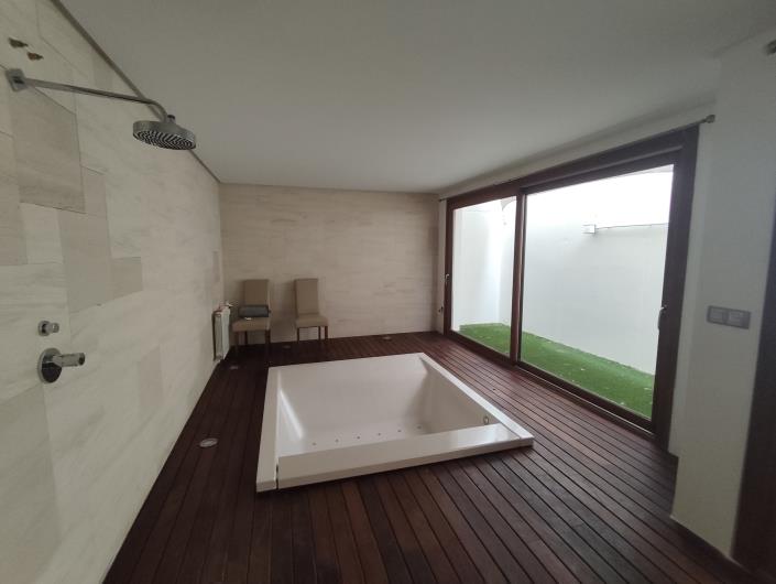 Image No.30-4 Bed Villa / Detached for sale