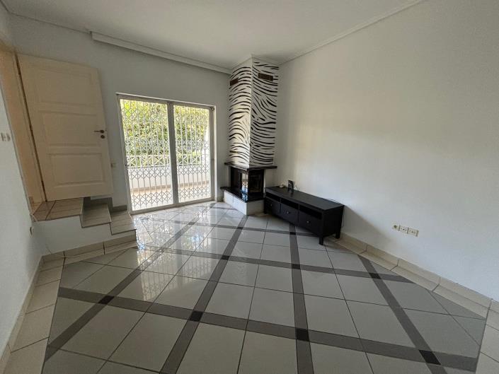 Image No.8-6 Bed House for sale