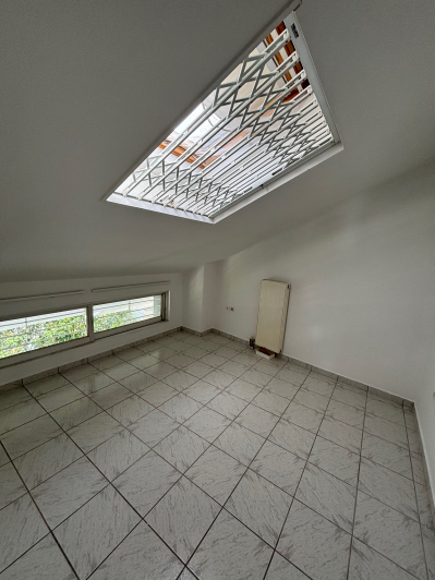 Image No.28-6 Bed House for sale