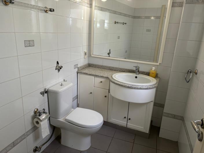 Image No.34-6 Bed House for sale