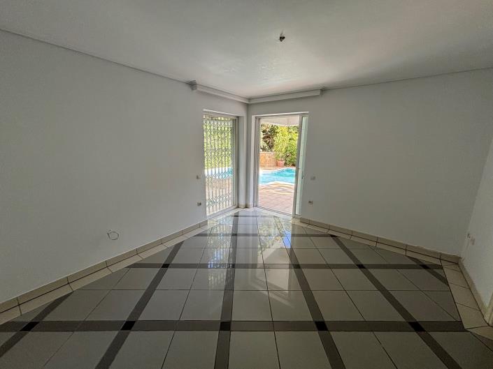 Image No.12-6 Bed House for sale