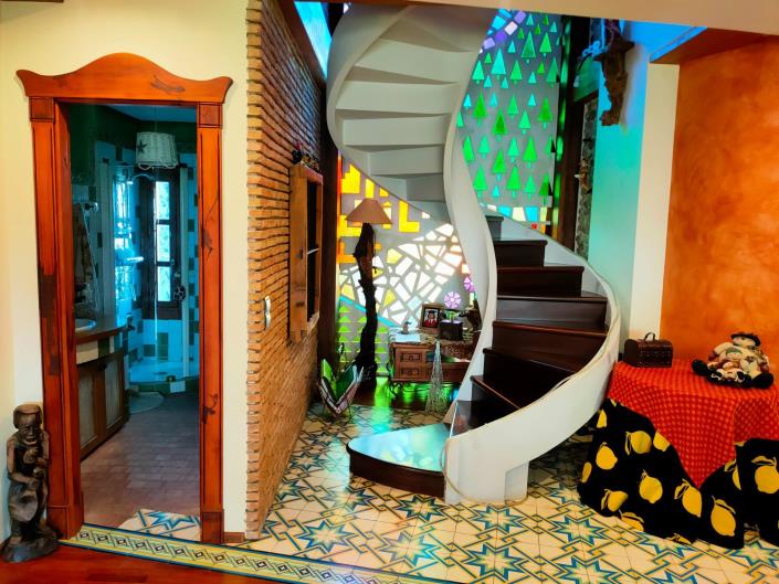 Image No.8-4 Bed House for sale