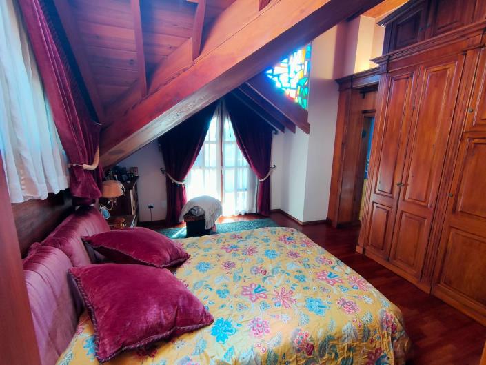 Image No.18-4 Bed House for sale