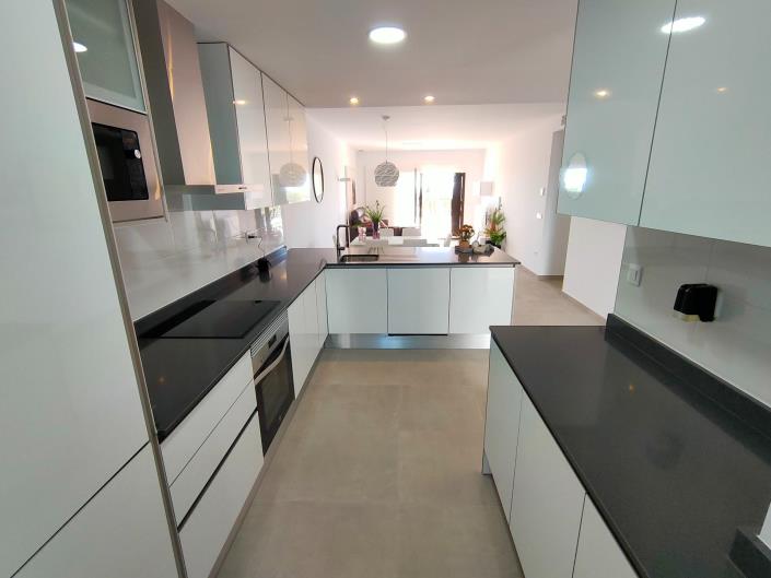 Image No.19-3 Bed Apartment for sale