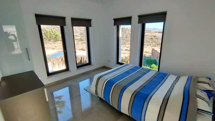 Image No.19-3 Bed Villa / Detached for sale