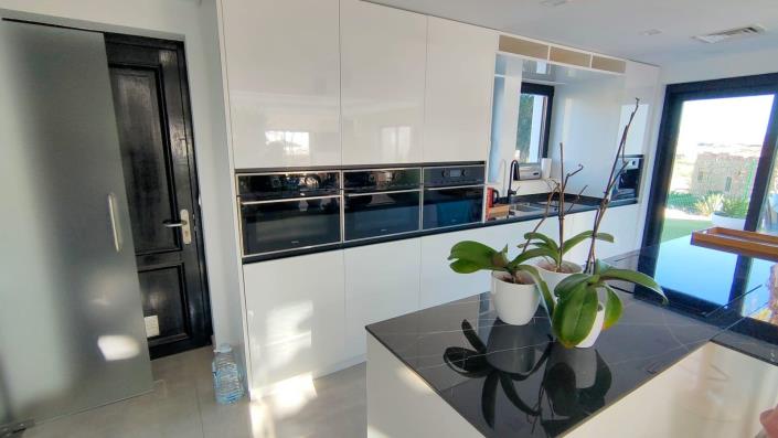 Image No.25-3 Bed Villa / Detached for sale