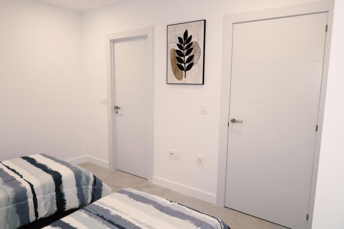 Image No.13-2 Bed House for sale