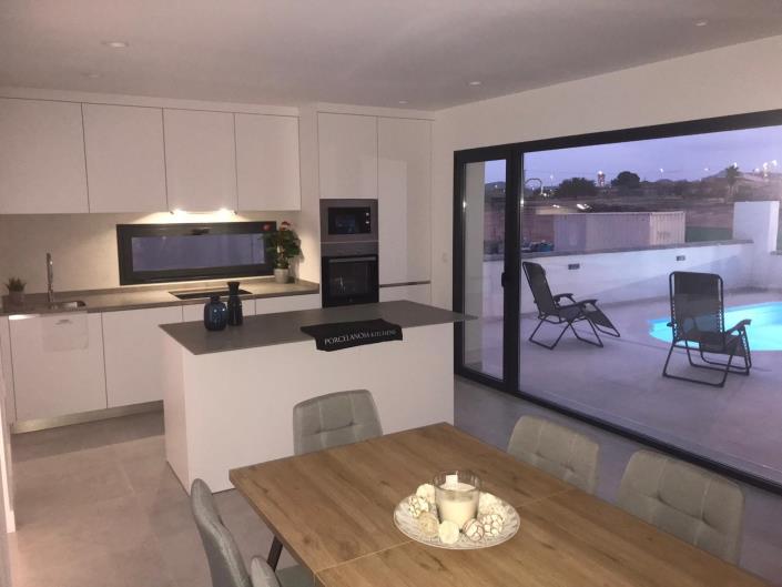 Image No.45-2 Bed House for sale