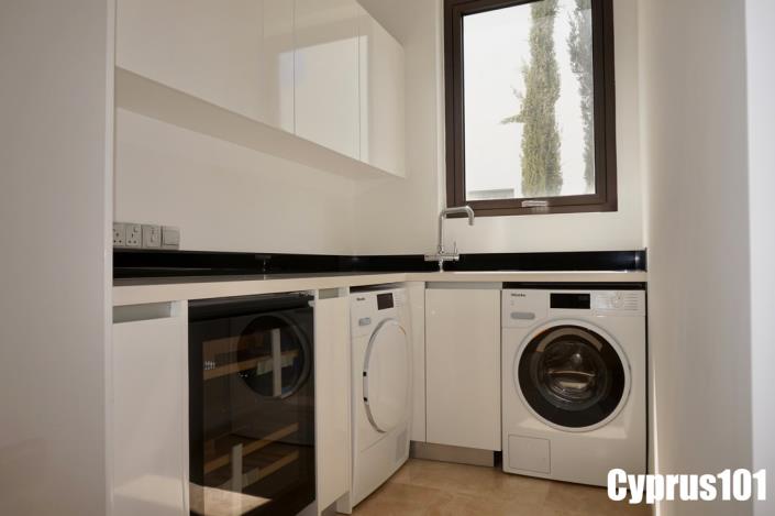 Image No.23-5 Bed Villa / Detached for sale