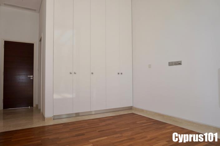 Image No.32-5 Bed Villa / Detached for sale