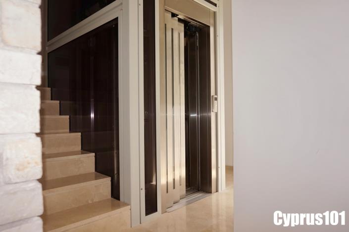 Image No.33-5 Bed Villa / Detached for sale