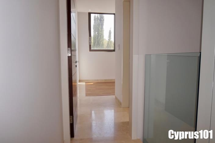 Image No.42-5 Bed Villa / Detached for sale