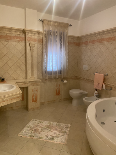 Image No.27-3 Bed Villa / Detached for sale