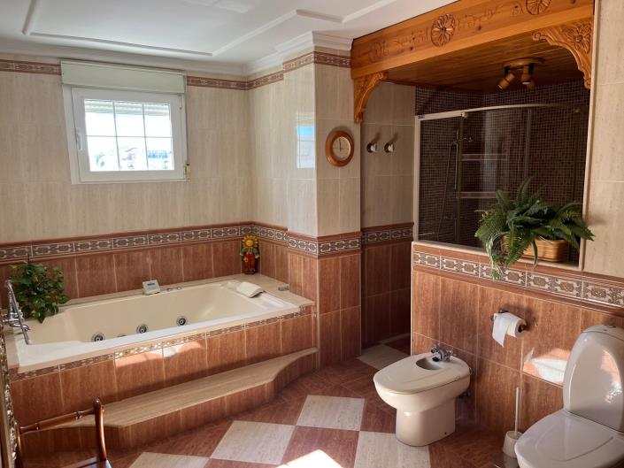 Image No.13-3 Bed House for sale