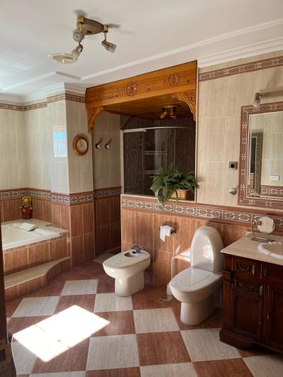 Image No.17-3 Bed House for sale