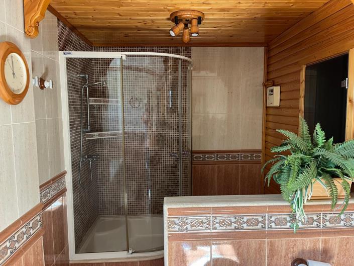 Image No.18-3 Bed House for sale