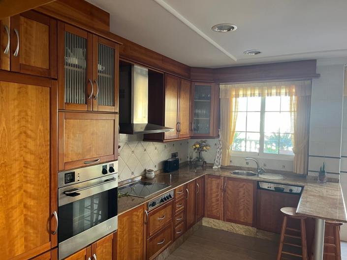 Image No.19-3 Bed House for sale