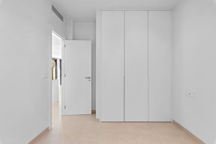 Image No.21-3 Bed Apartment for sale