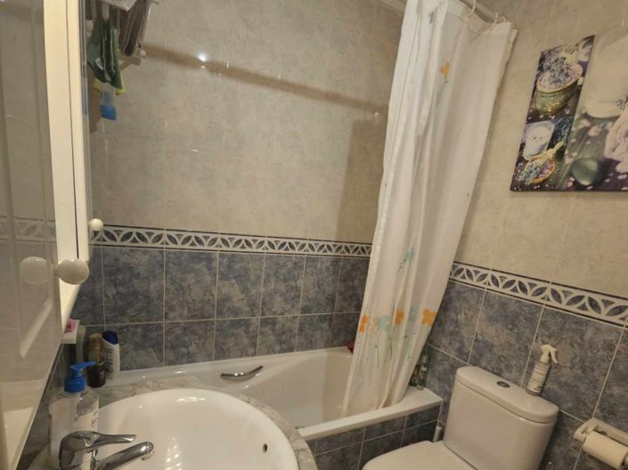 Image No.25-4 Bed House for sale