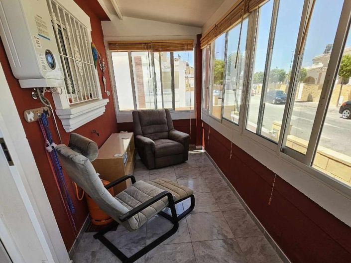 Image No.8-4 Bed House for sale