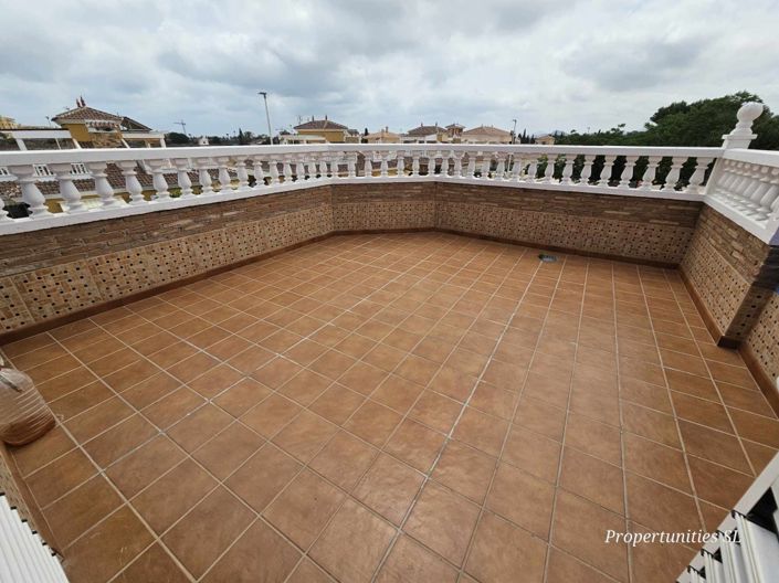 Image No.34-5 Bed Villa / Detached for sale