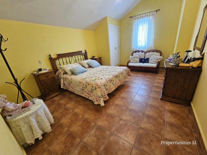 Image No.37-5 Bed Villa / Detached for sale