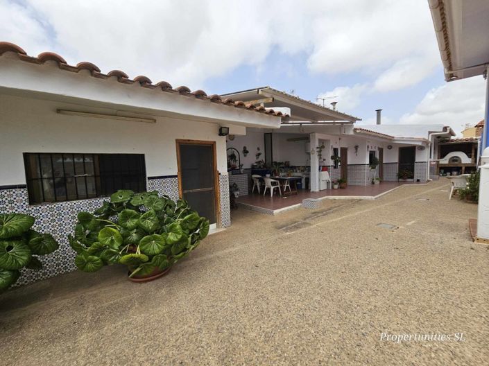 Image No.5-5 Bed Villa / Detached for sale