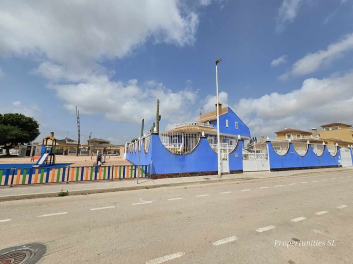 Image No.40-5 Bed Villa / Detached for sale