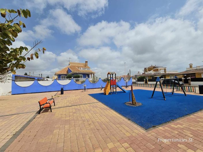 Image No.43-5 Bed Villa / Detached for sale