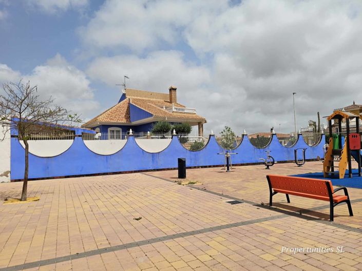 Image No.44-5 Bed Villa / Detached for sale