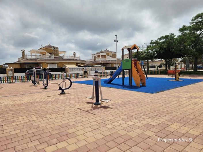 Image No.45-5 Bed Villa / Detached for sale