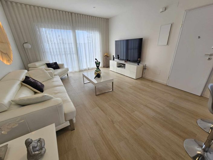 Image No.16-4 Bed Property for sale