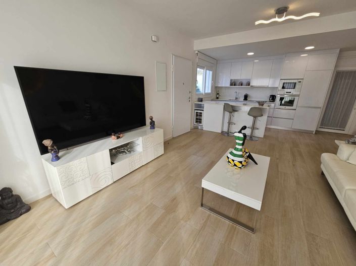 Image No.20-4 Bed Property for sale