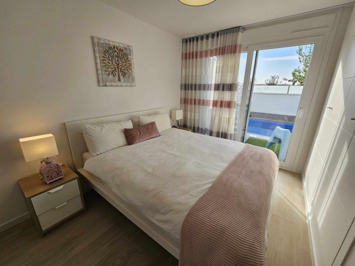 Image No.30-4 Bed Property for sale